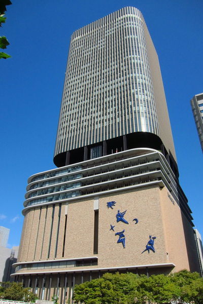 1200px-Nakanoshima_Festival_Tower_Osaka_Japan01.jpg